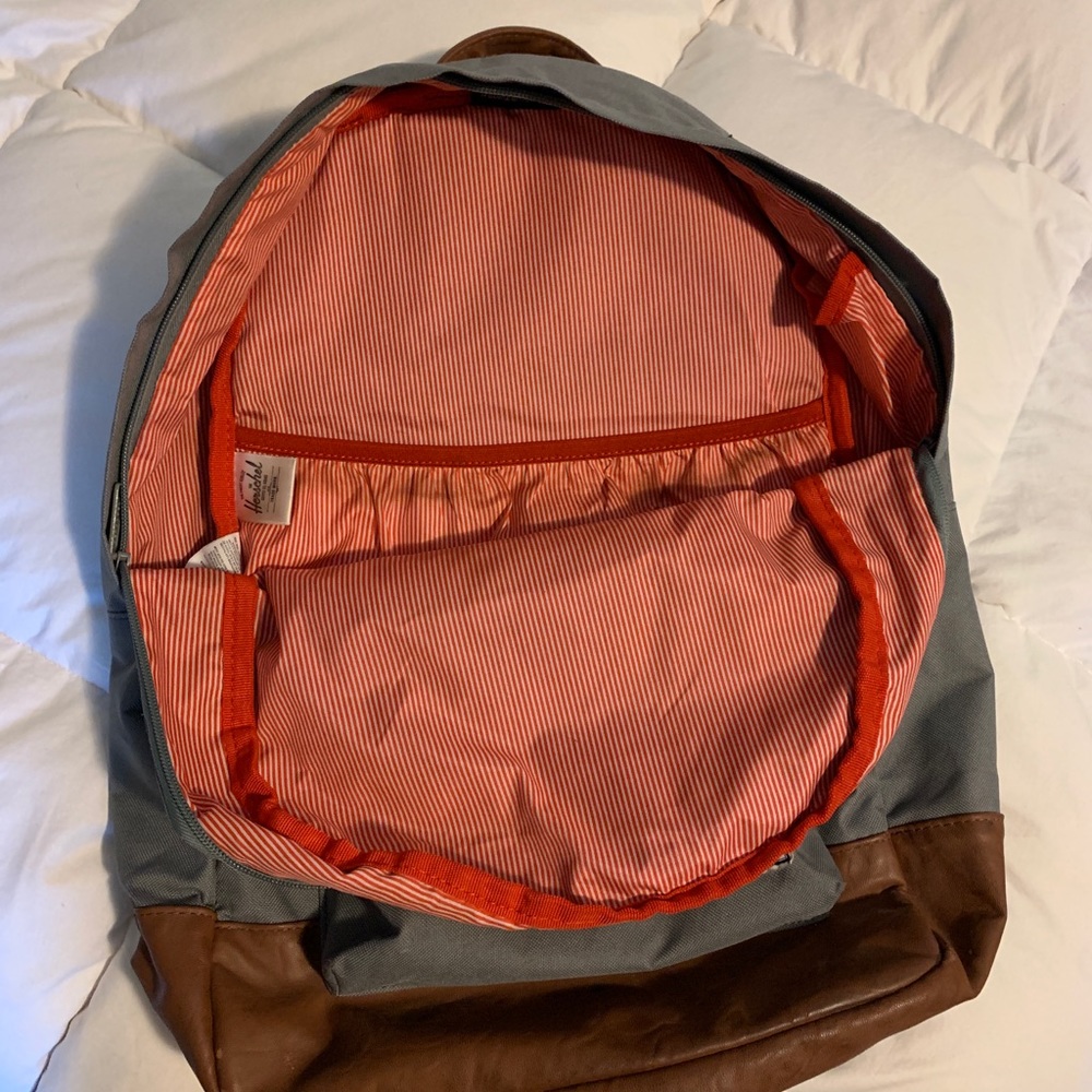 Backpack - Picture 4 of 4